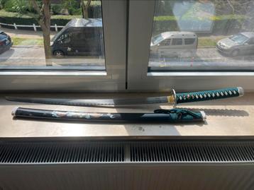 Groene katana beschikbaar voor biedingen