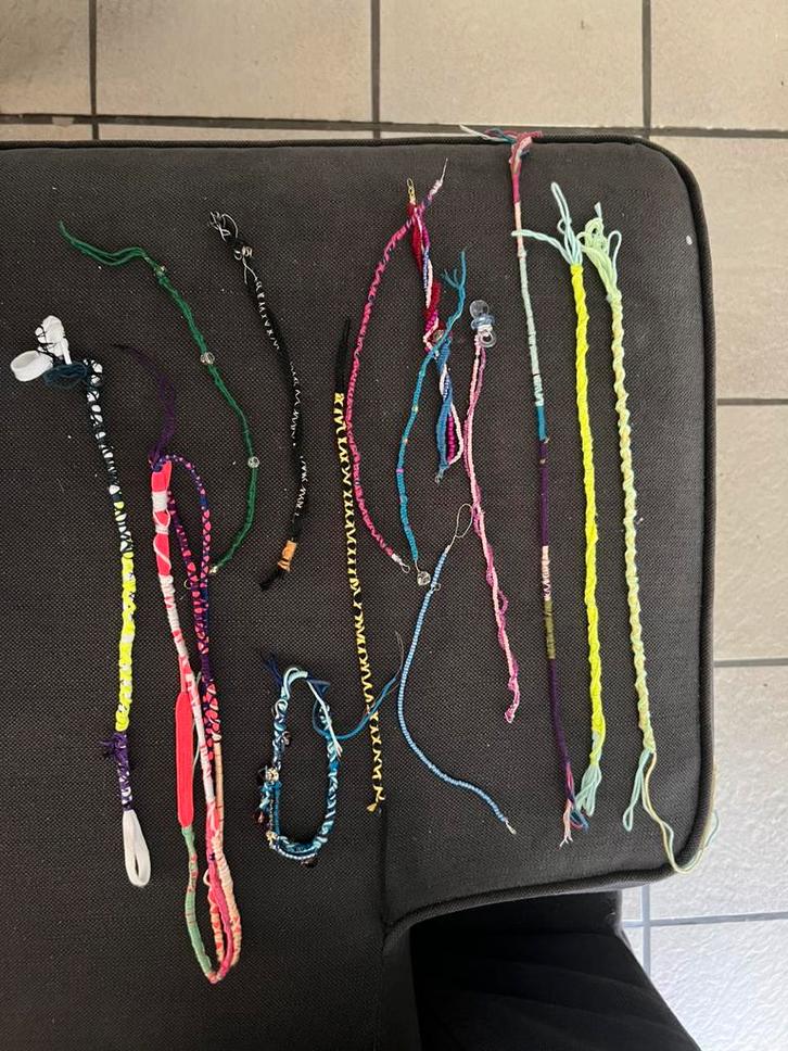 Armbandjes / sleutelhanger, Handtassen en Accessoires, Armbanden, Nieuw, Overige materialen, Overige kleuren, Met bedels of kralen