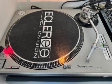 2 x Technics sl 1200 beschikbaar voor biedingen