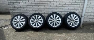 Volkswagen velgen met zomerbanden – 195/55 R16 V XL beschikbaar voor biedingen