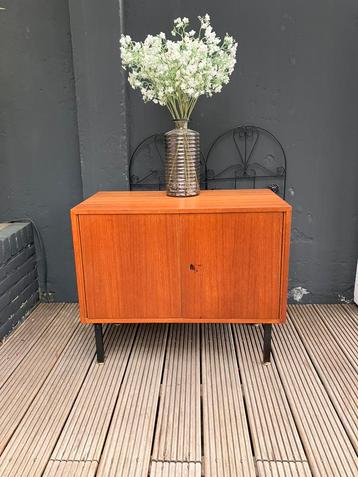 Mooie Vintage kast / dressoir beschikbaar voor biedingen