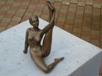 statue d une femme nue a la gym en bronze signé ., Bronze, Enlèvement ou Envoi