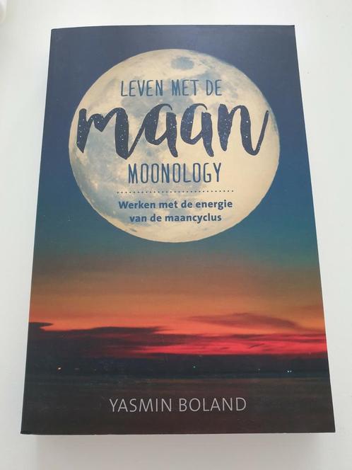 Yasmin Boland - Leven met de maan.  13e druk 2023 NIEUWSTAAT, Livres, Ésotérisme & Spiritualité, Comme neuf, Enlèvement ou Envoi