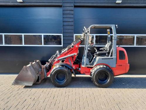 Weidemann 1250 cc 35 minishovel met bak en vorken (bj 2010), Zakelijke goederen, Machines en Bouw | Kranen en Graafmachines, Wiellader of Shovel