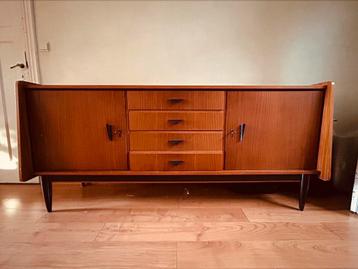 Vintage retro dressoir beschikbaar voor biedingen