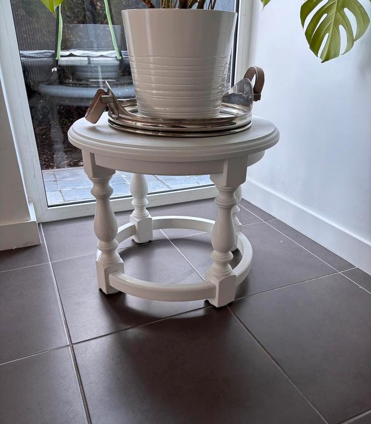 Bijzettafeltje wit gelakt (Louis XIV Style), Maison & Meubles, Tables | Tables d'appoint, Comme neuf, Bois, Enlèvement