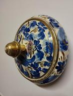 Antiek potje met deksel kleur blauw en wit en goud, Antiquités & Art, Antiquités | Plateaux, Enlèvement