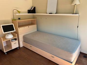 Kinderkamer compleet met div.  (laden-) kasten beschikbaar voor biedingen