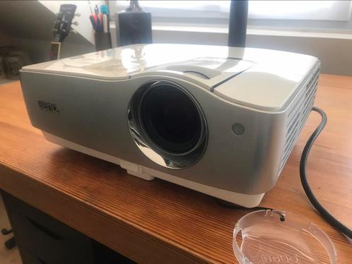 Beamer BenQ W1100 (ter reparatie), Audio, Tv en Foto, Beamers, Niet werkend, DLP, Full HD (1080), Ophalen
