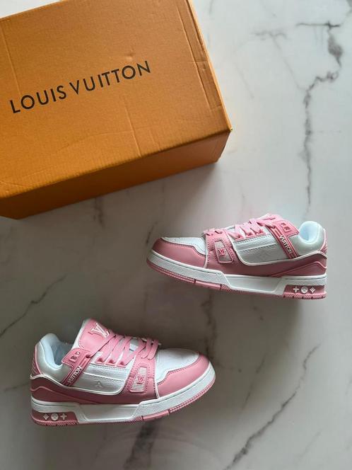 Louis Vuitton Trainer Pink Zie Omschrijving, Vêtements | Femmes, Chaussures, Sneakers et Baskets, Enlèvement ou Envoi