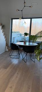 Zwarte kuipstoel met grijs kussen zitvlak, Huis en Inrichting, Ophalen, Kunststof, Gebruikt, Scandinavisch