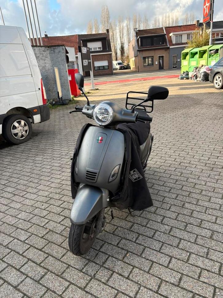 Gts toscana 2022 ( Dynamic , A klasse), Vélos & Vélomoteurs, Vélomoteurs & Scooters bridés, Comme neuf, Enlèvement