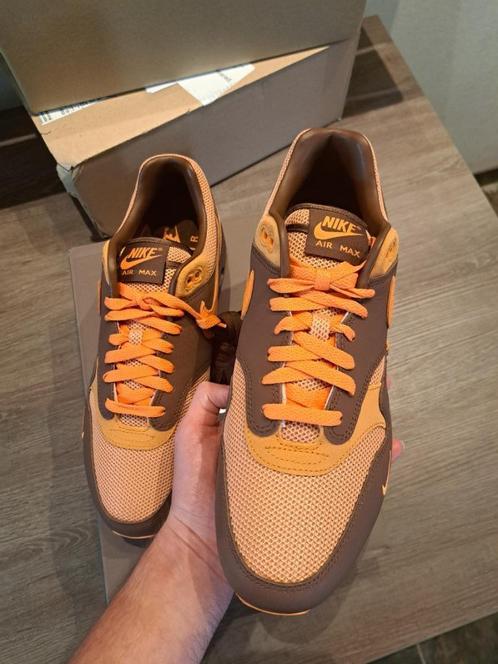 Nike Air Max 1 “King’s Day” EU 45, Kleding | Heren, Schoenen, Nieuw, Sneakers, Bruin, Ophalen of Verzenden