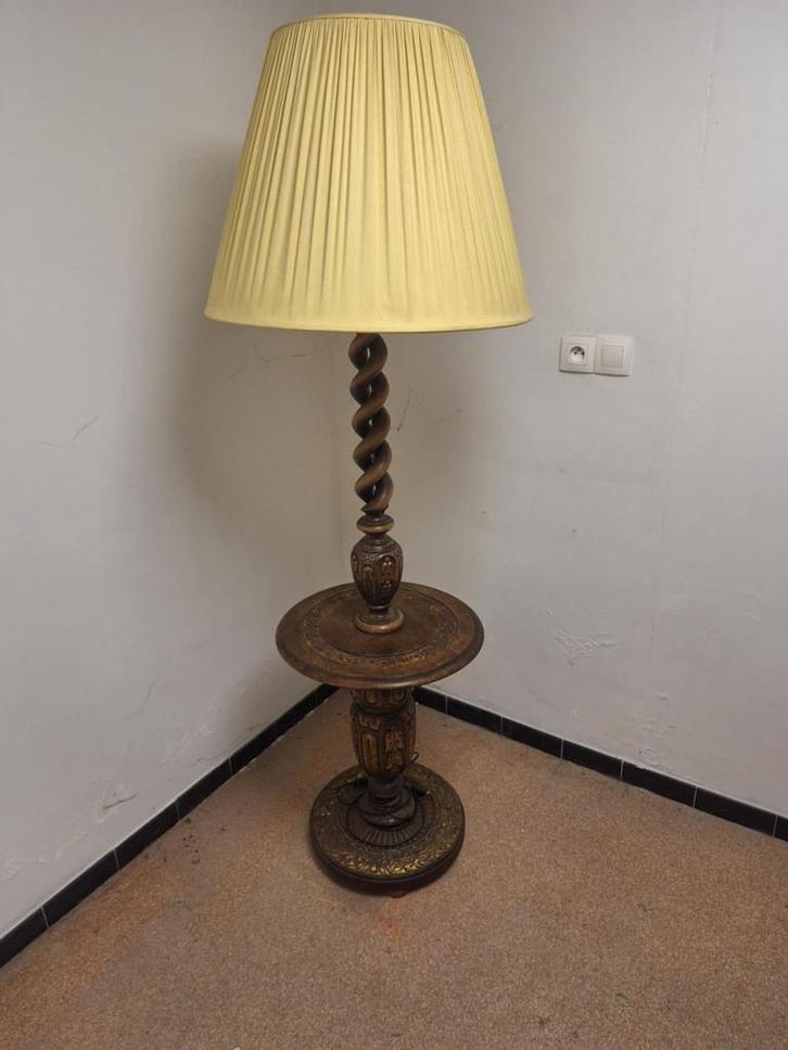 Vintage vloerlamp met geïntegreerde tafel - zeer goede staat, Huis en Inrichting, Lampen | Tafellampen, Gebruikt, 75 cm of meer