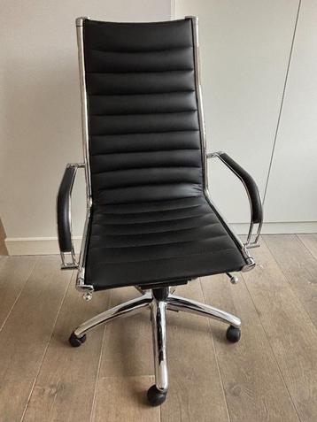Mooie hoge bureelstoel Eames look alike beschikbaar voor biedingen