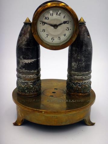 Artisanat de tranchée Horloge réalisée avec des obus, souven