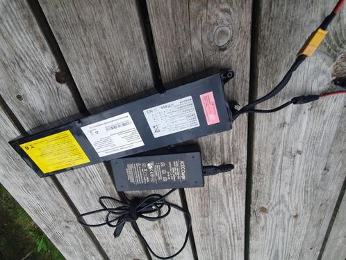 Batterij en Lader voor Step – Quasi Nieuw!, Audio, Tv en Foto, Accu's en Batterijen, Zo goed als nieuw, Oplaadbaar, Ophalen