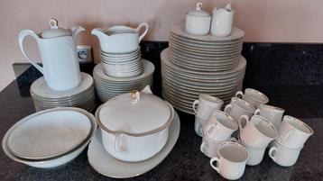 Servies beschikbaar voor biedingen