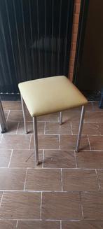Twee krukjes in vintagestijl, Ophalen, Gebruikt