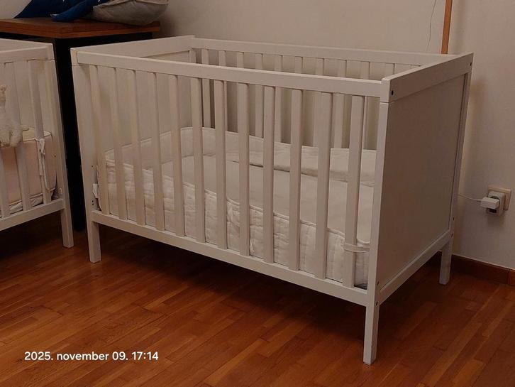 Ikea babybedje met Ikea matras, Kinderen en Baby's, Kinderkamer | Complete kinderkamers, Gebruikt, Ophalen