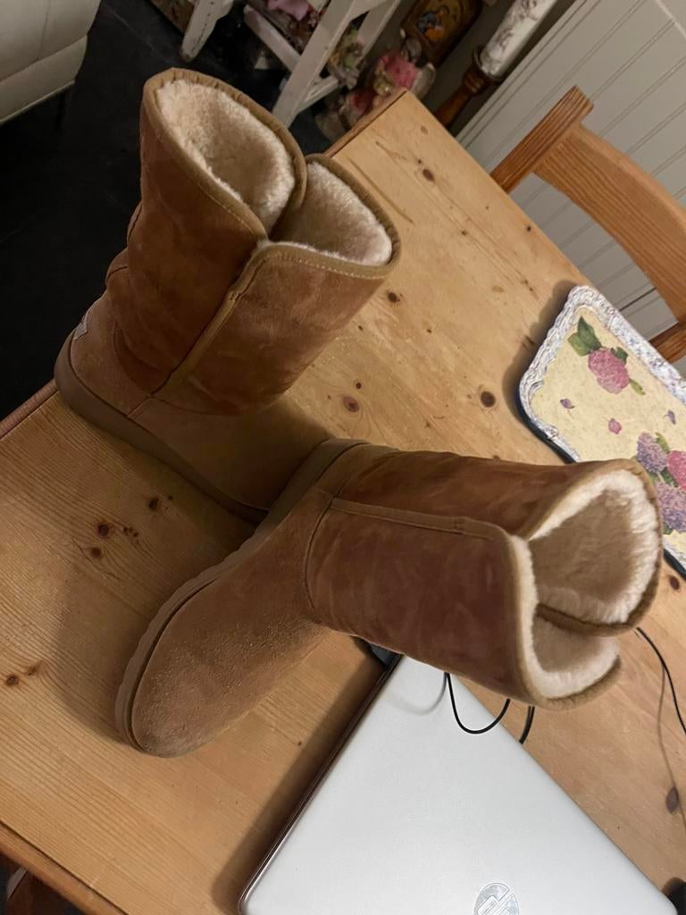 Zeer mooie echte uggs gelijk nieuw 39, Enlèvement ou Envoi, Comme neuf