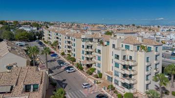 Gerenoveerd penthouse te koop in Lomas de Campoamor Golf, beschikbaar voor biedingen