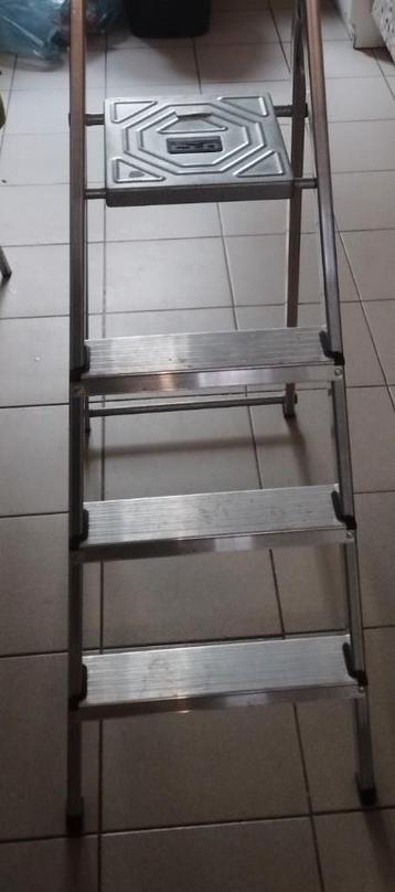 Échelle Escabeau aluminiu, Enlèvement, Neuf, Échelle