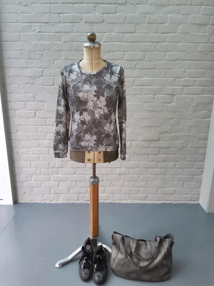 Sweater met zilveren details - LolaLiza S, Kleding | Dames, Overige Dameskleding, Gedragen, Ophalen of Verzenden