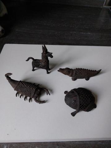 Figurines anciennes de Dhokra (Inde) : crocodile, scorpion,  disponible aux enchères