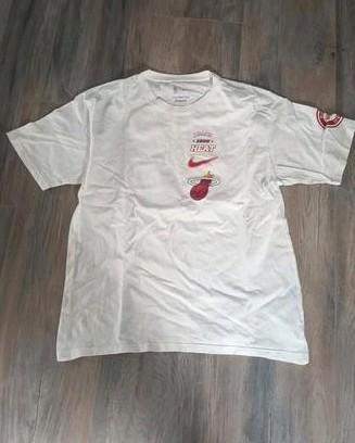 Miami t-shirt  beschikbaar voor biedingen