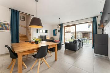 Onbehandelde teak tafel voor binnen en buiten beschikbaar voor biedingen
