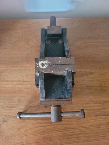 Ancien étau super costaud beschikbaar voor biedingen