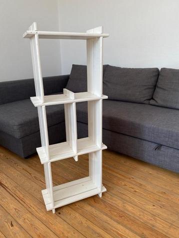 Étagère en bois beschikbaar voor biedingen