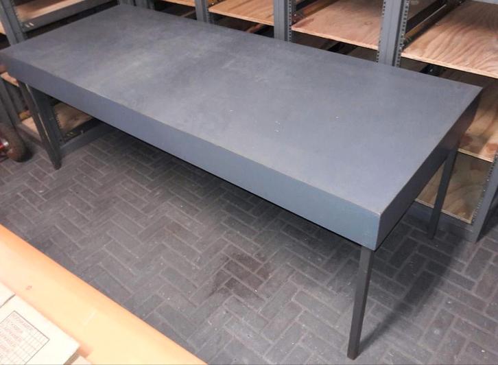 Table en bois avec pieds en fer, Maison & Meubles, Tables | Tables mange-debout, Enlèvement