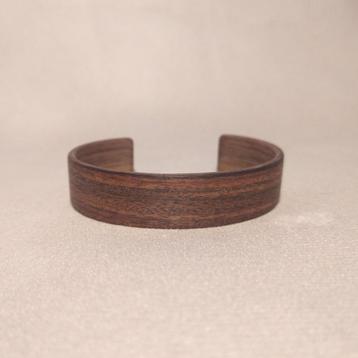 Houten Armband (± 60mm x 50mm) beschikbaar voor biedingen