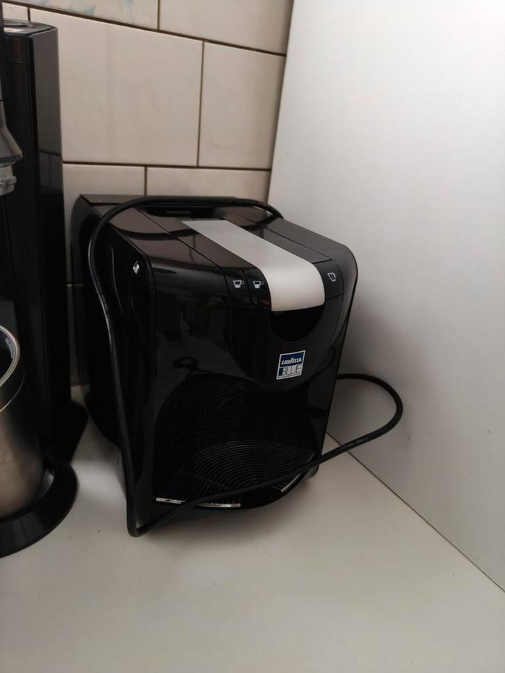 Lavazza LB-951 Espresso Apparaat (Lavazza BLUE), Elektronische apparatuur, Koffiezetapparaten, Zo goed als nieuw, Koffiepads en cups