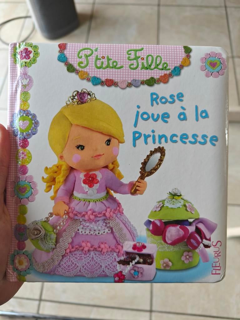 Livre P'tite fille Rose joue à la princesse