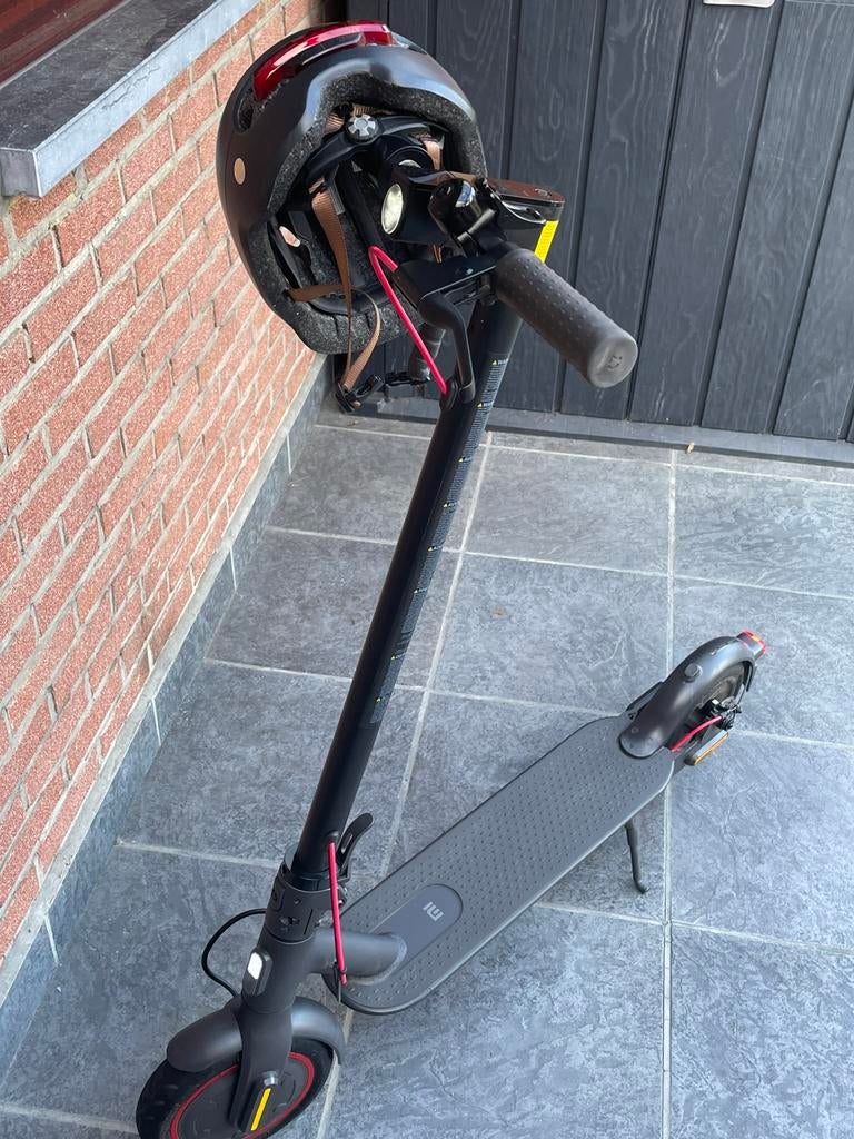 Xiaomi Pro 2 Elektrische step + smart helm, Vélos & Vélomoteurs, Trottinettes, Utilisé, Step électrique (E-scooter), Enlèvement