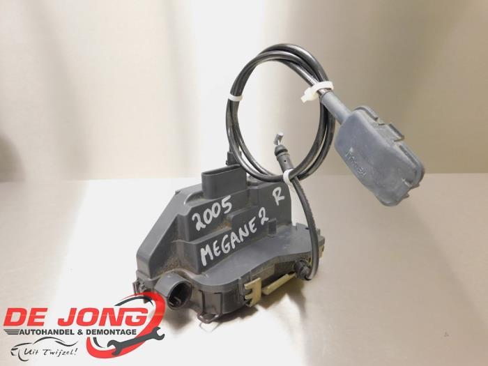 Serrure portière mécanique 2portes droite d'un Renault Meg, Renault, -, 3 mois de garantie, Utilisé