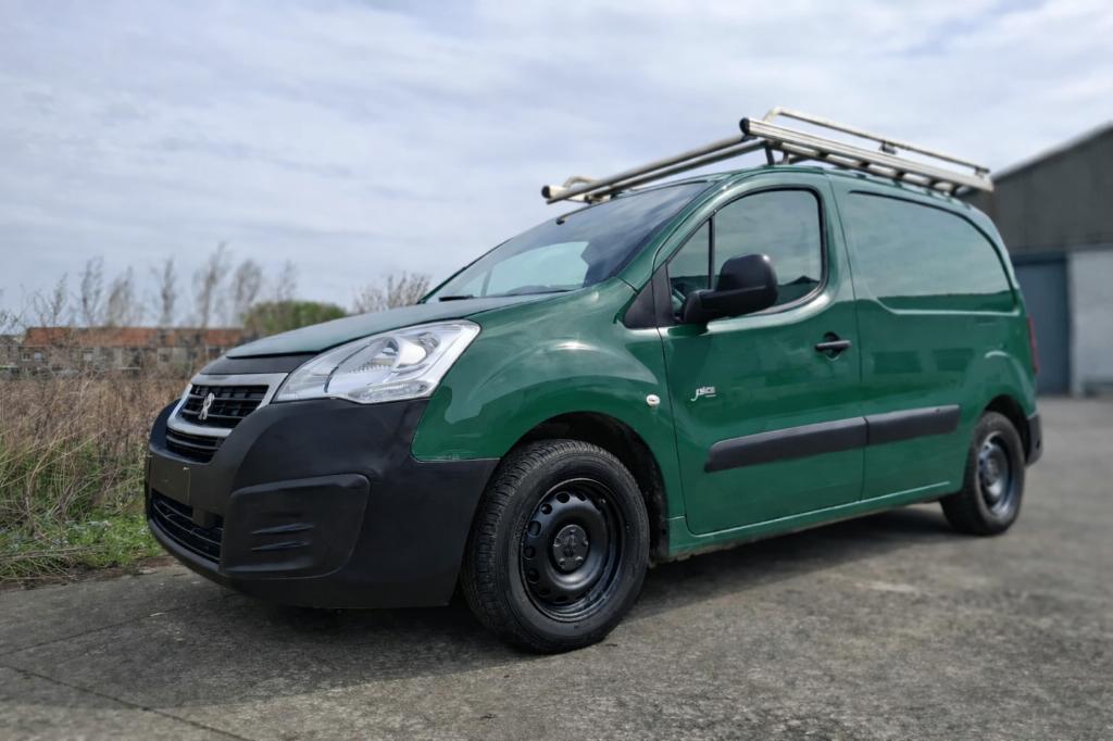 Peugeot Partner met dakrails en trekhaak * rijdt heel zuinig, Auto's, Bestelwagens en Lichte vracht, Voorwielaandrijving, Euro 5