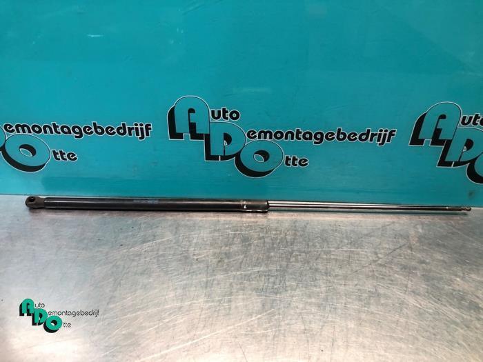 Amortisseur capot moteur droit d'un Volkswagen Golf (Golf 09, Autos : Pièces & Accessoires, Carrosserie & Tôlerie, Volkswagen