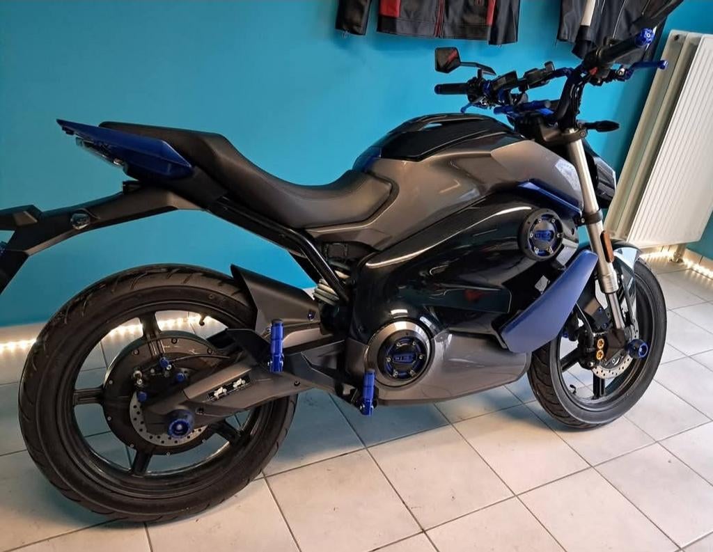 Super Soco Streethunter met 2 batterij, Vélos & Vélomoteurs, Comme neuf, Enlèvement, Électrique