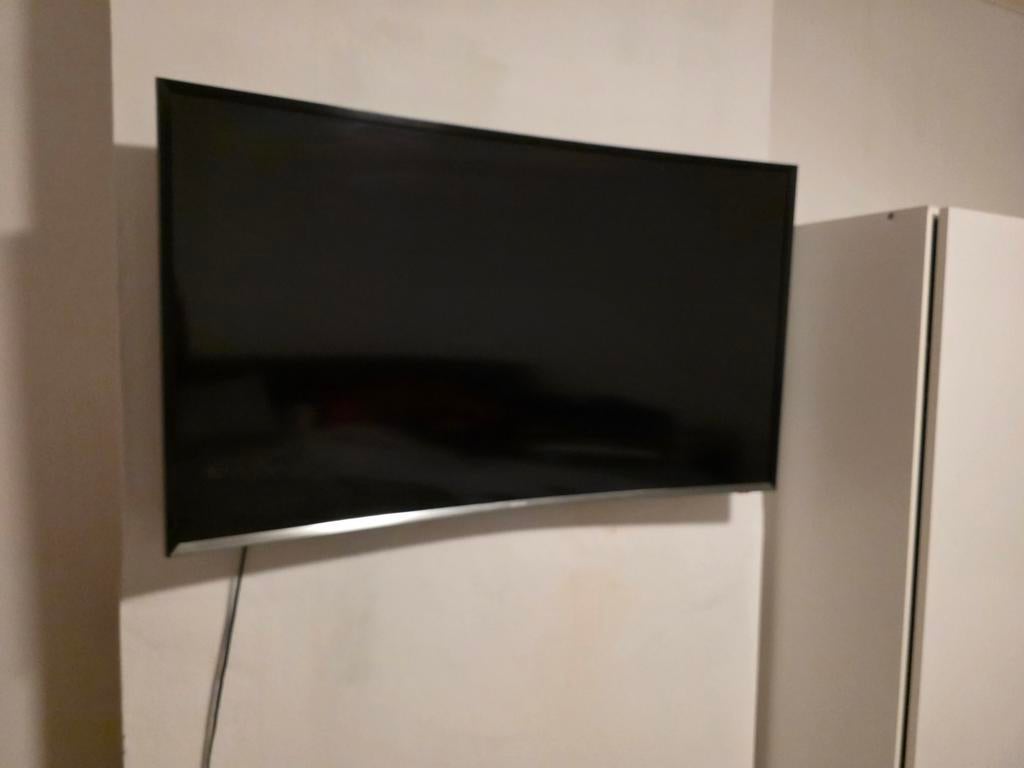 Téléviseur incurvé Samsung 40 pouces, Enlèvement