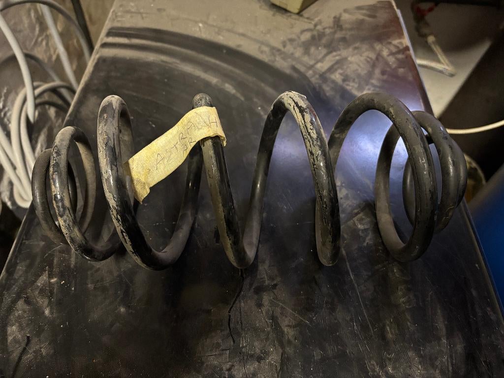 RESSORT ARRIERE OPEL ASTRA H 5 PORTES, Auto-onderdelen, Ophanging en Onderstel, Opel, Gebruikt, Ophalen