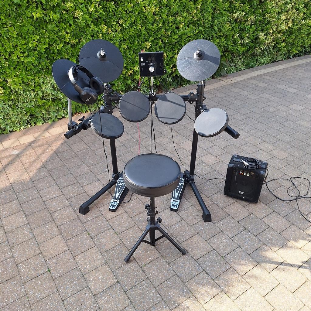 Elektronisch drumstel met versterker en drumkruk., Muziek en Instrumenten, Drumstellen en Slagwerk, Ophalen, Elektronisch