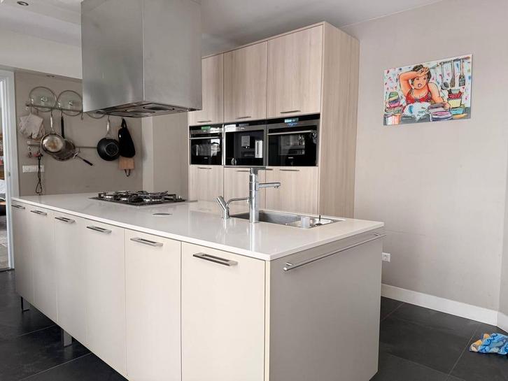 #13 Belle cuisine équipée avec îlot central, Maison & Meubles, Cuisine | Cuisines complètes, Composite, Avec îlot, Enlèvement