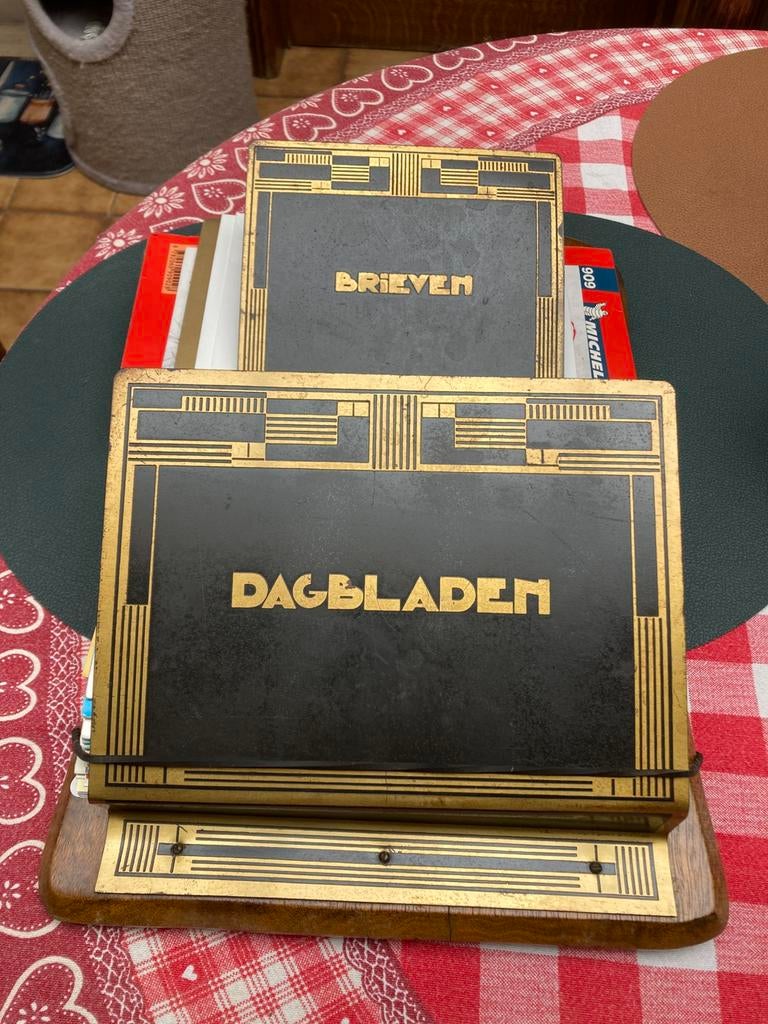 Retro dagblad- brievenhouder, Ophalen