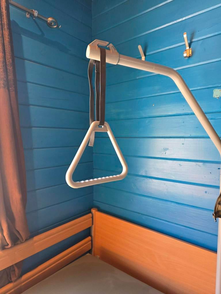 A vendre lit médicalisé électrique avec matelas, Enlèvement, Comme neuf