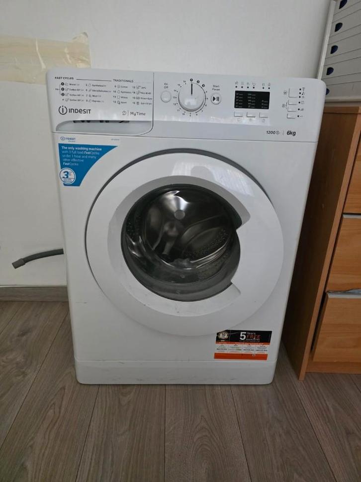 Machine à laver Indesit 6kg – 1200 tours, Electroménager, Lave-linge, Comme neuf, Élévateur, 4 à 6 kg, 85 à 90 cm, Moins de 1 200 tours