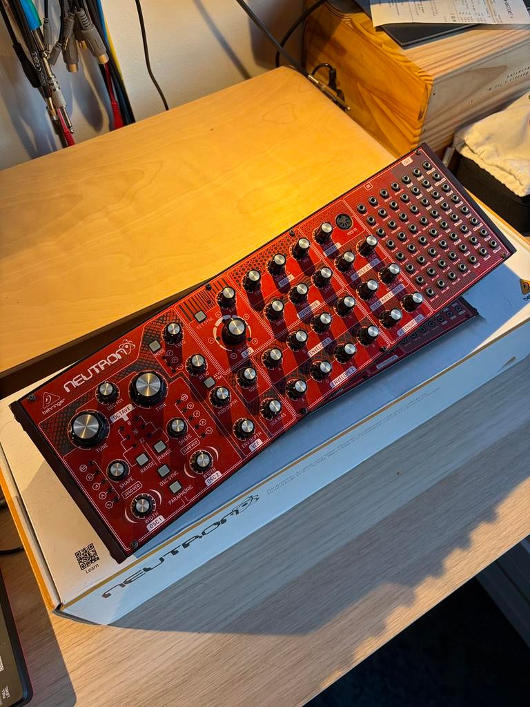 Behringer Neutron, Ophalen of Verzenden, Gebruikt